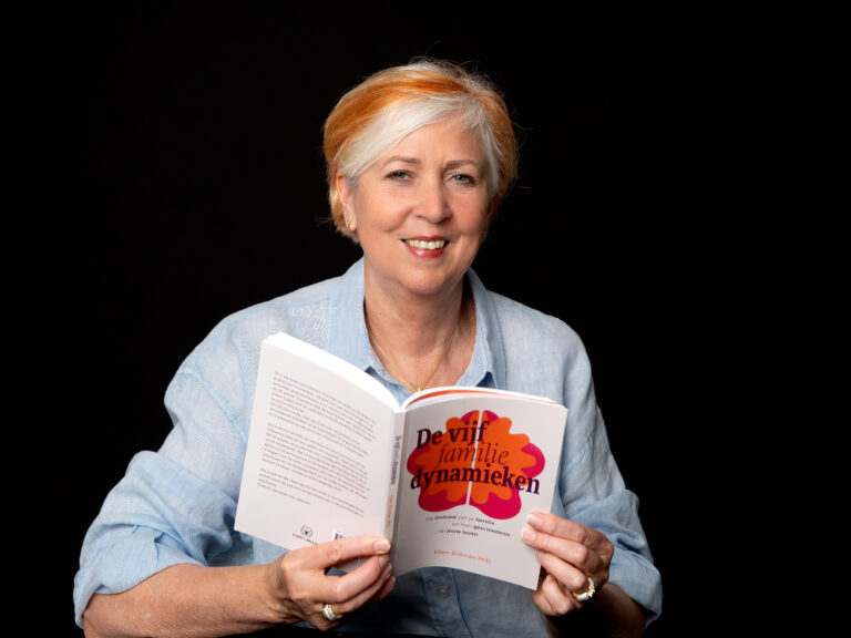 Boekrecensie: De Vijf Familiedynamieken: elf jaar onderzoek, 900 cliënten, één boek